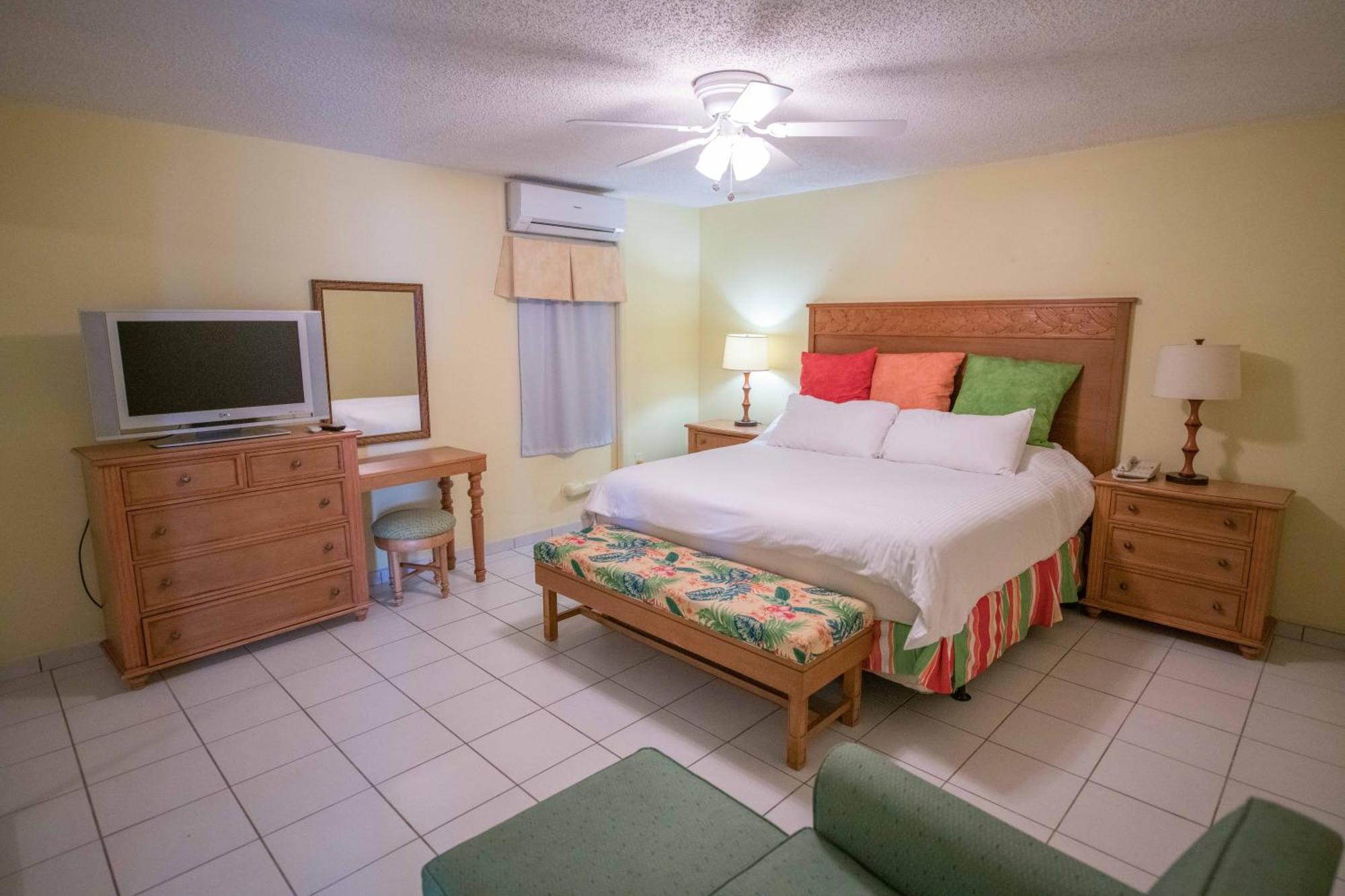 The Atrium Resort And Spa, Sint Maarten Симпсън Бей Екстериор снимка